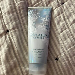 NEVER USED bath and body works SWEATER WEATHER LOTION